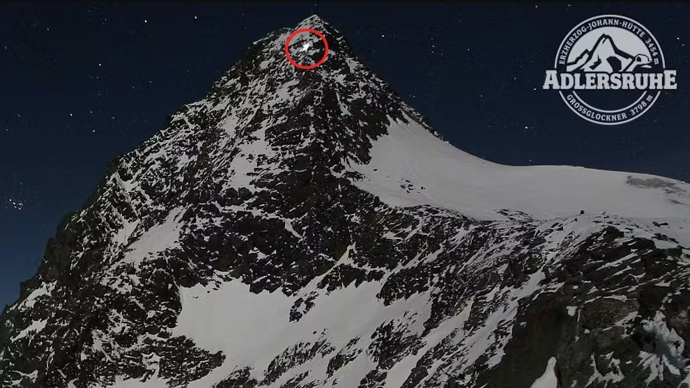 trial austria girlfriend climb trapped