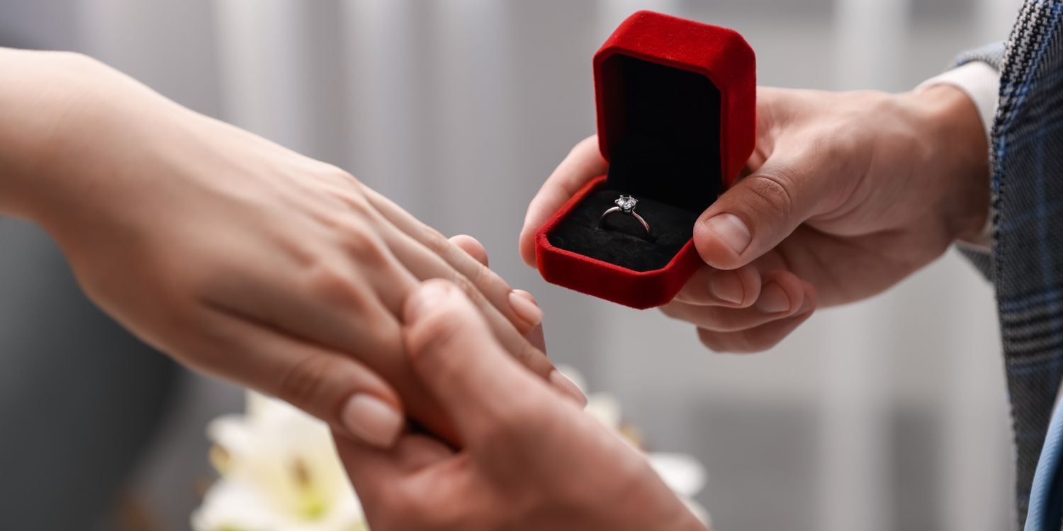 woman reconsiders marriage boyfriend proposal
