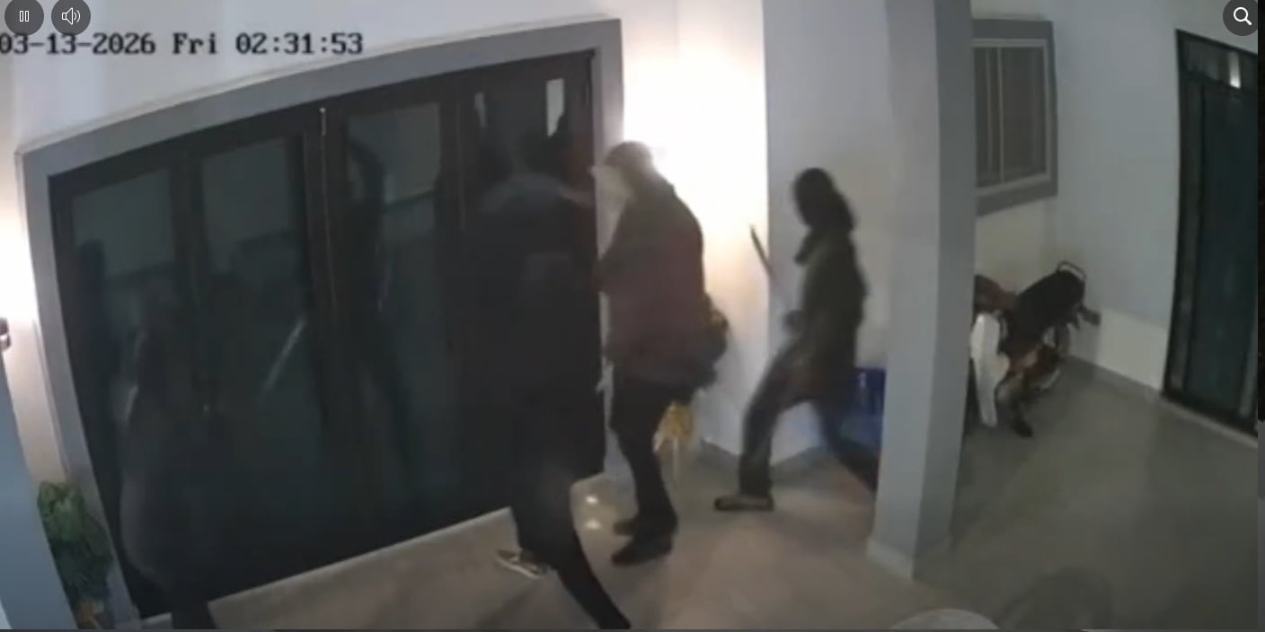 four robbers axes home