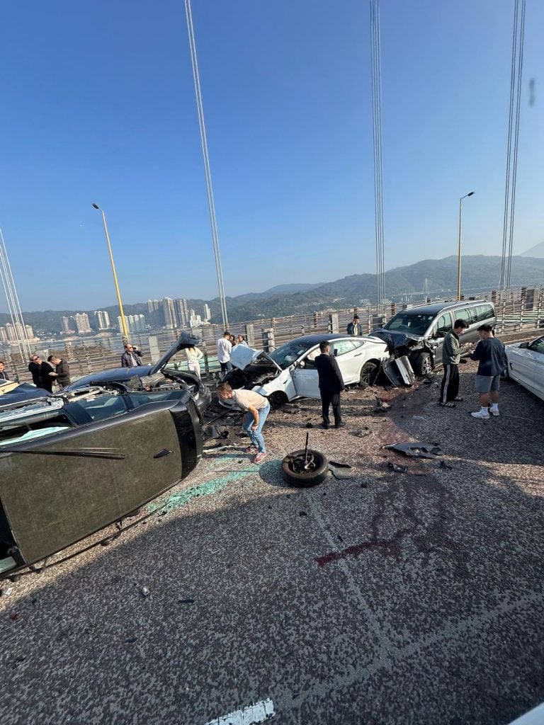 crash hong kong bridge