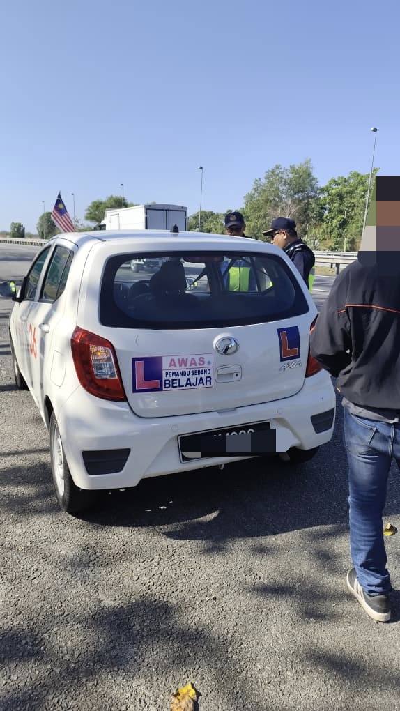 driving instructor seatbelt