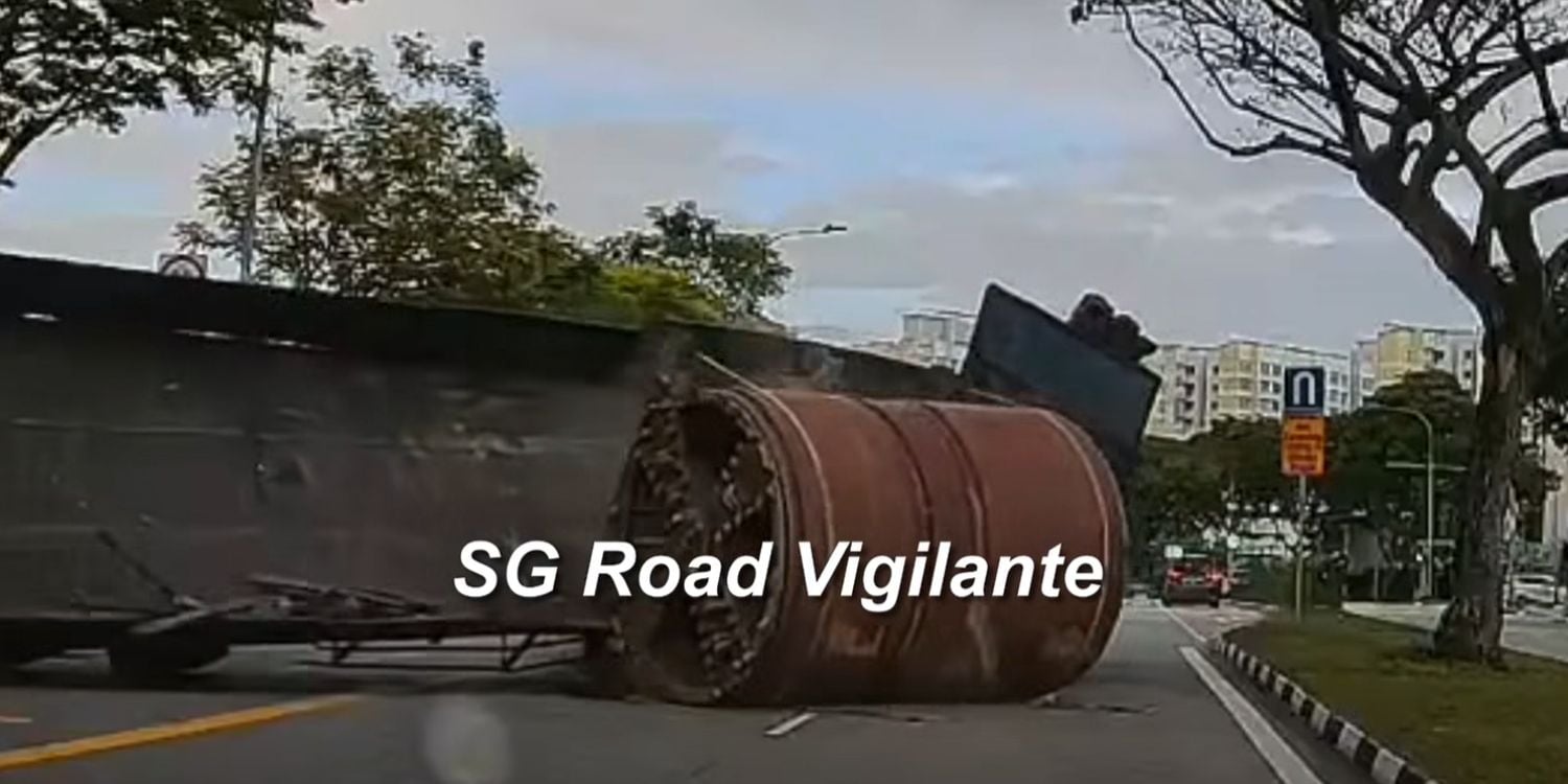 barrel falls off trailer in Sengkang