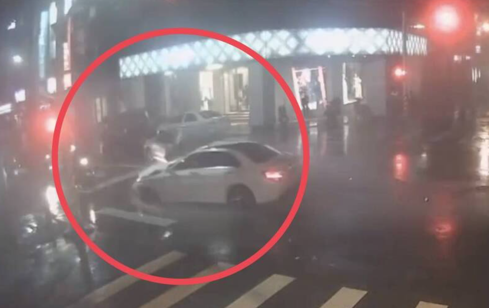 mercedez-benz driver drugs crashed