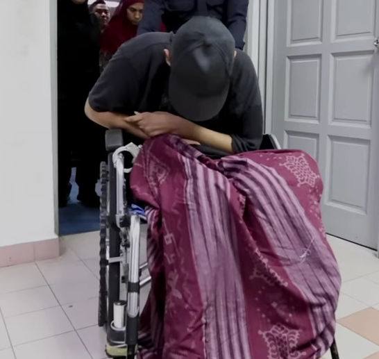 woman robbery own husband