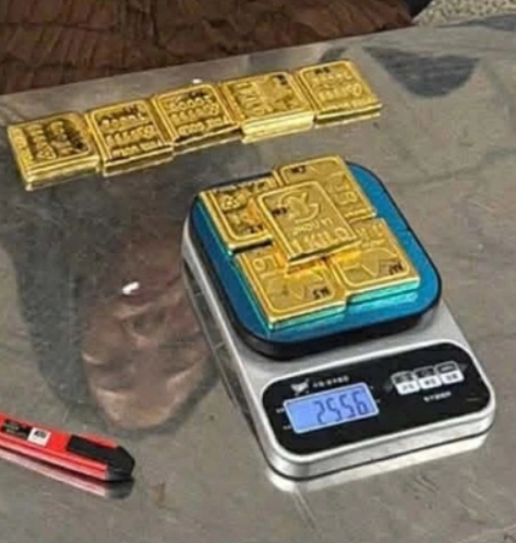 passengers gold underwear airport