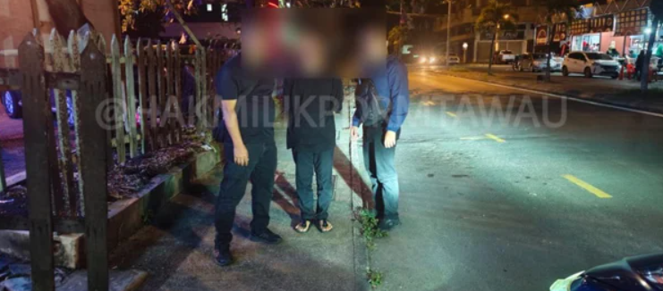 slashes colleague knife