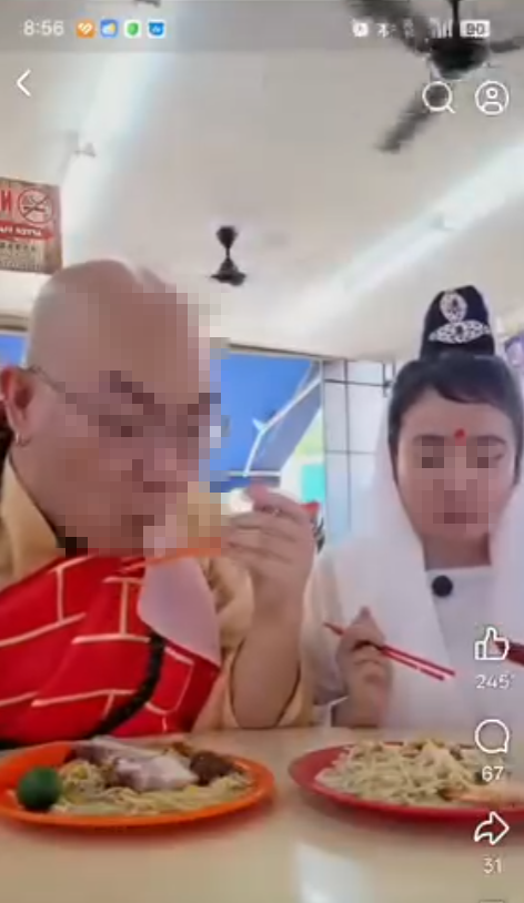 eating hokkien mee with roasted pork