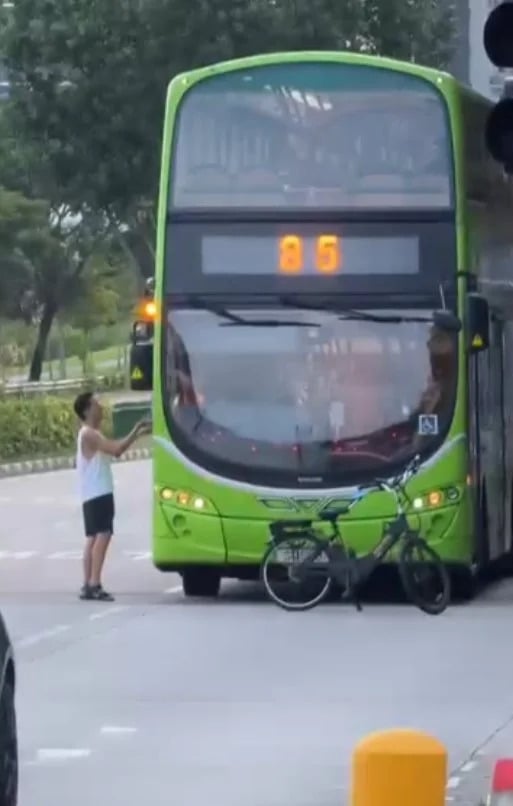 cyclist blocked bus driver
