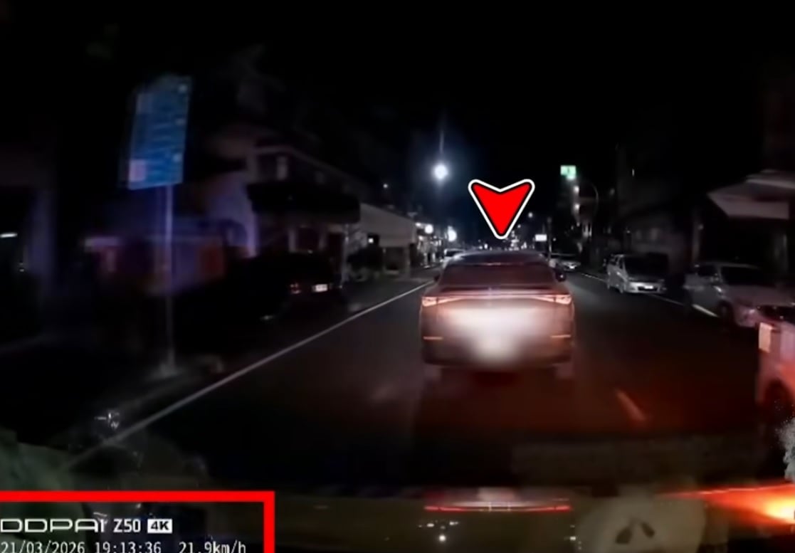 car yield ambulance block