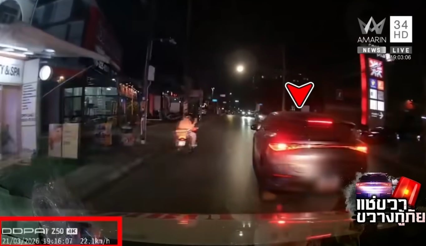 car yield ambulance mall