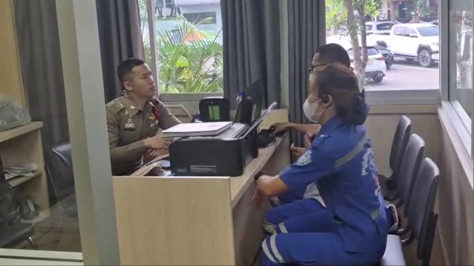 car yield ambulance police