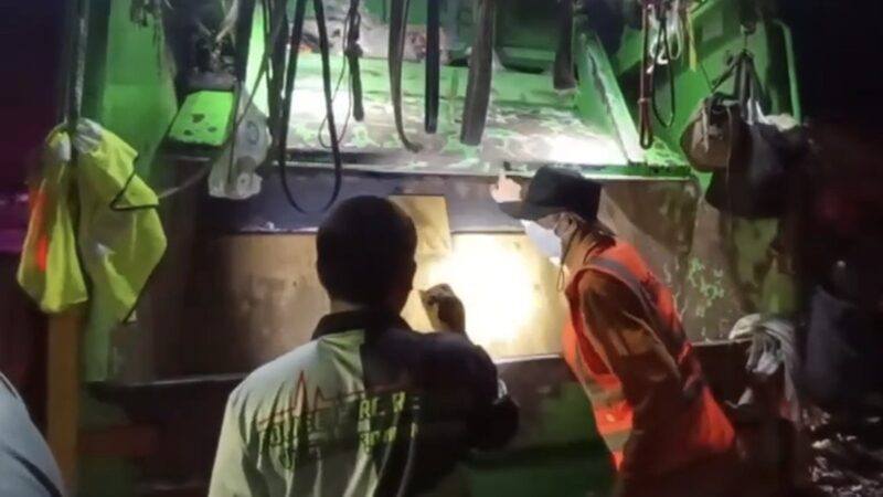 crushed death garbage truck (1)