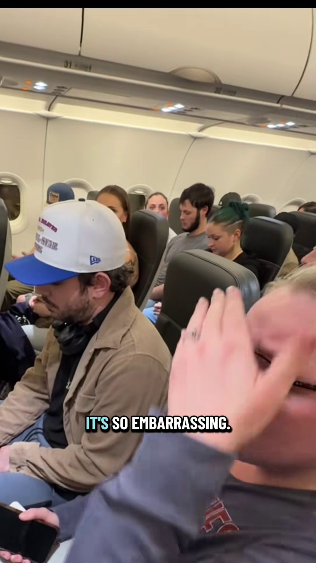 deaf woman leave flight 1