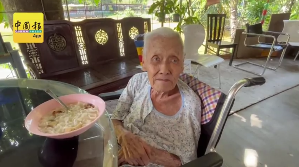 elderly woman meet children left