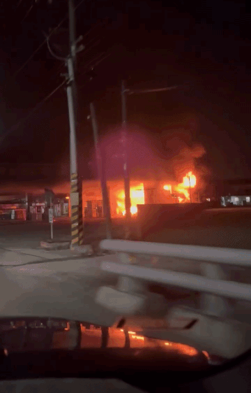 fire petrol station taiwan (1)