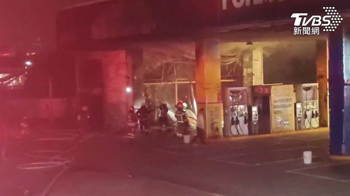 fire petrol station taiwan (1)