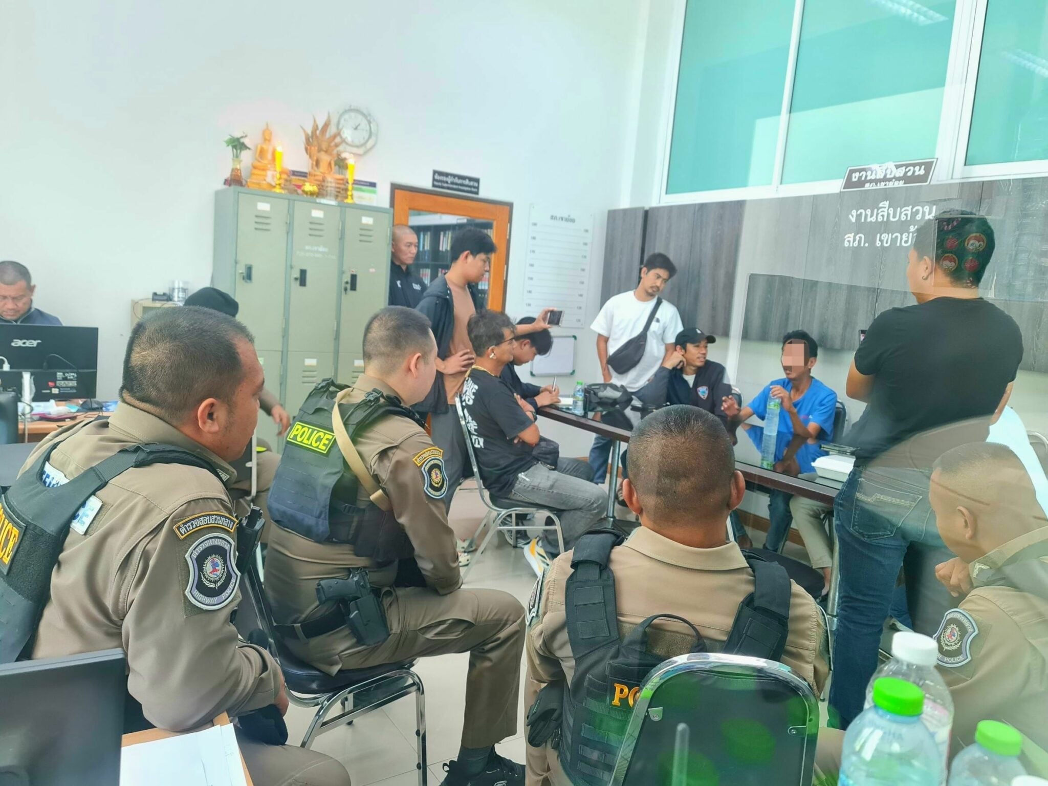 gunman befriends drinks victim (2)