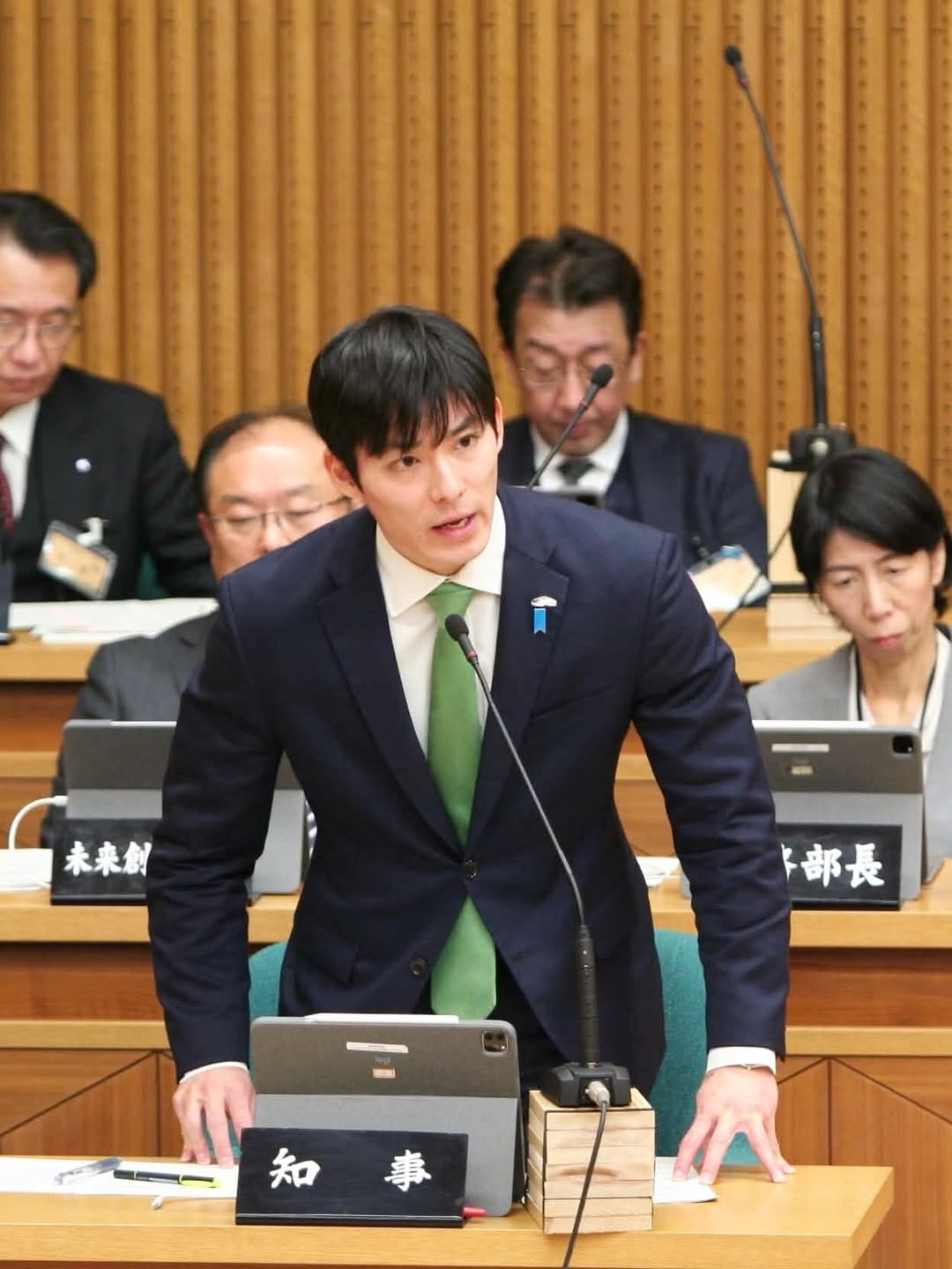 japan governor looks speaking