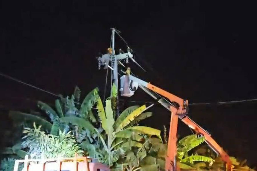 light aircraft crash thailand (1)