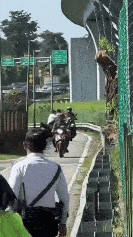 motorcyclist flee roadblock goodies stumble