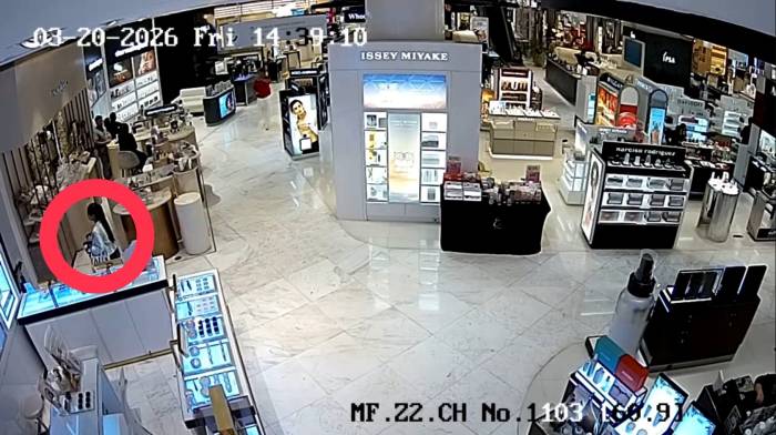 newborn shopping mall restroom (1)