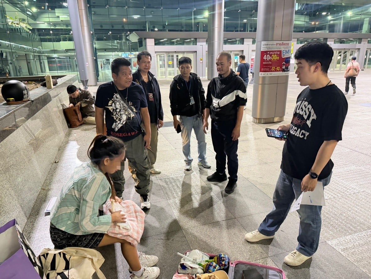 newborn shopping mall restroom (1)