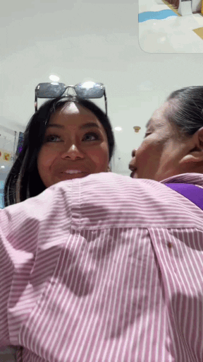 woman hugs vendor late mother (2)