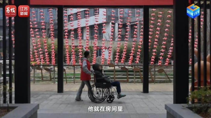 young woman lives nursing home (2)