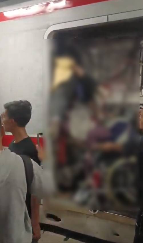 Indonesia train collision (2)