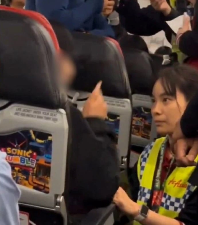 airasia clip mandarin incident