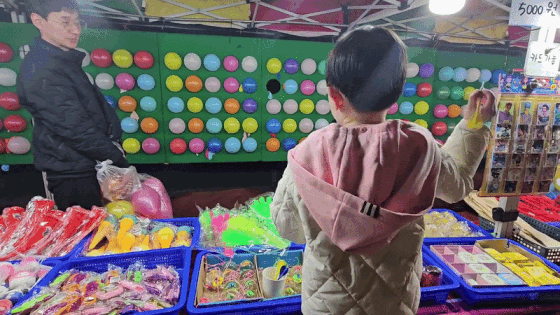 boy pops balloons dart (1)