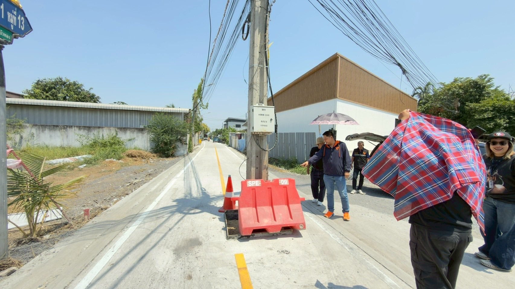 electric pole middle road inspect