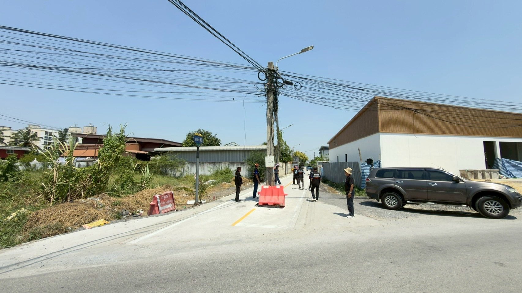 electric pole middle road construction