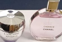 foreigners stealing perfumes