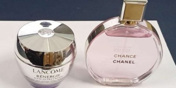 foreigners stealing perfumes