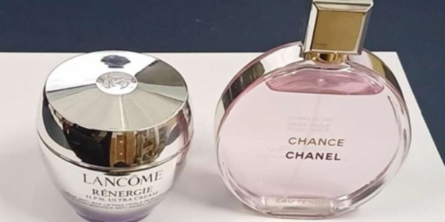 foreigners stealing perfumes