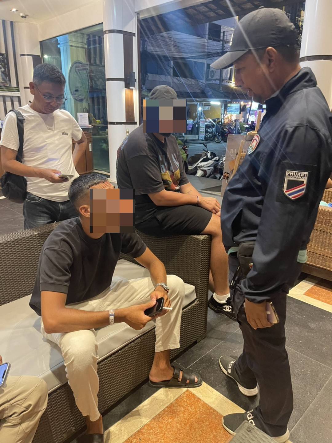 french couple public sex phuket (1)