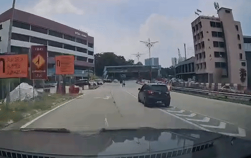 singaporean pedestrian jb