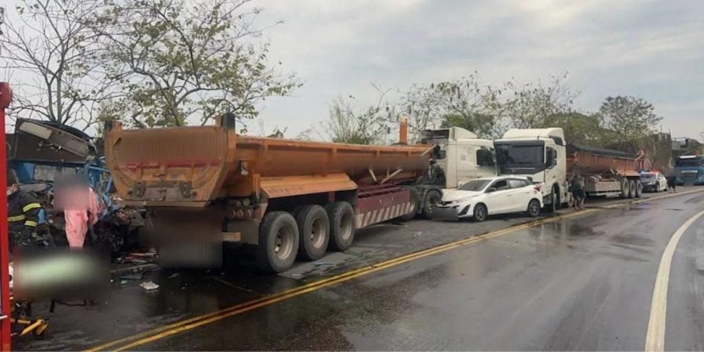 lorry multi-vehicle collision taiwan (1)