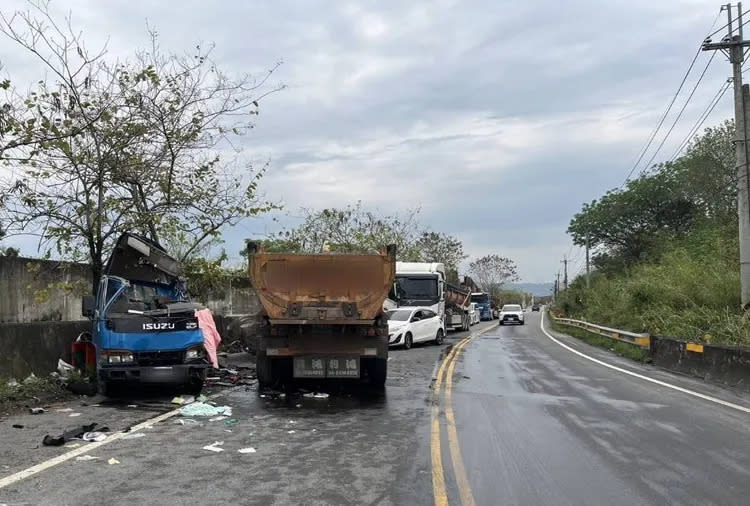 lorry multi-vehicle collision taiwan (1)