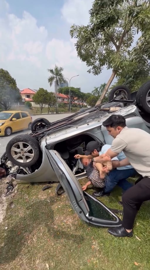 men elderly car fire