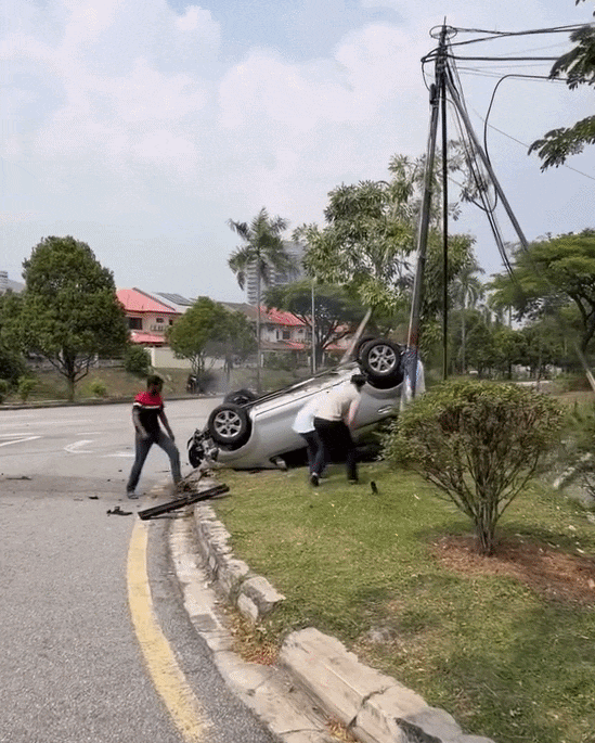 men elderly car fire