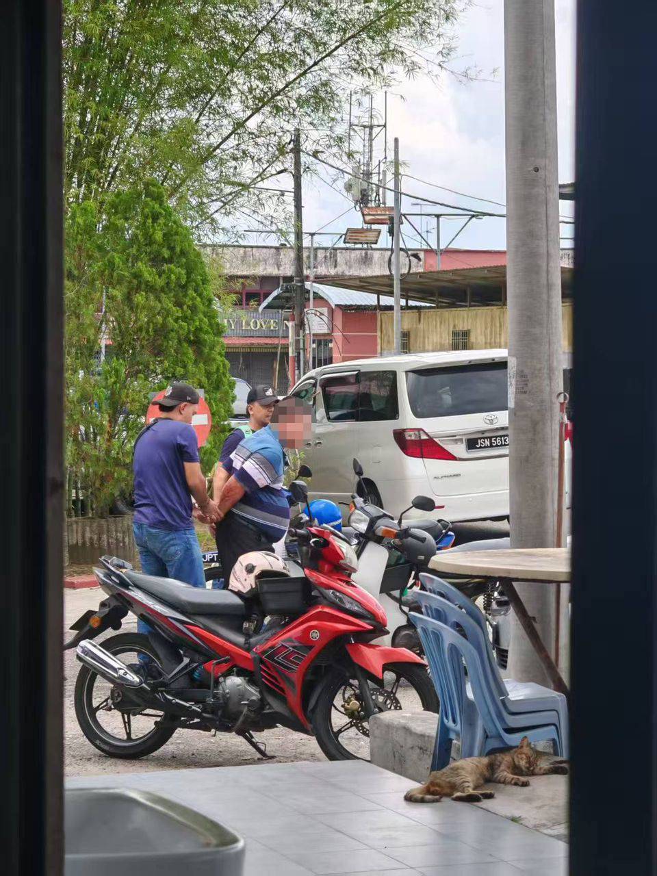 man shoots 3 people debt (2)