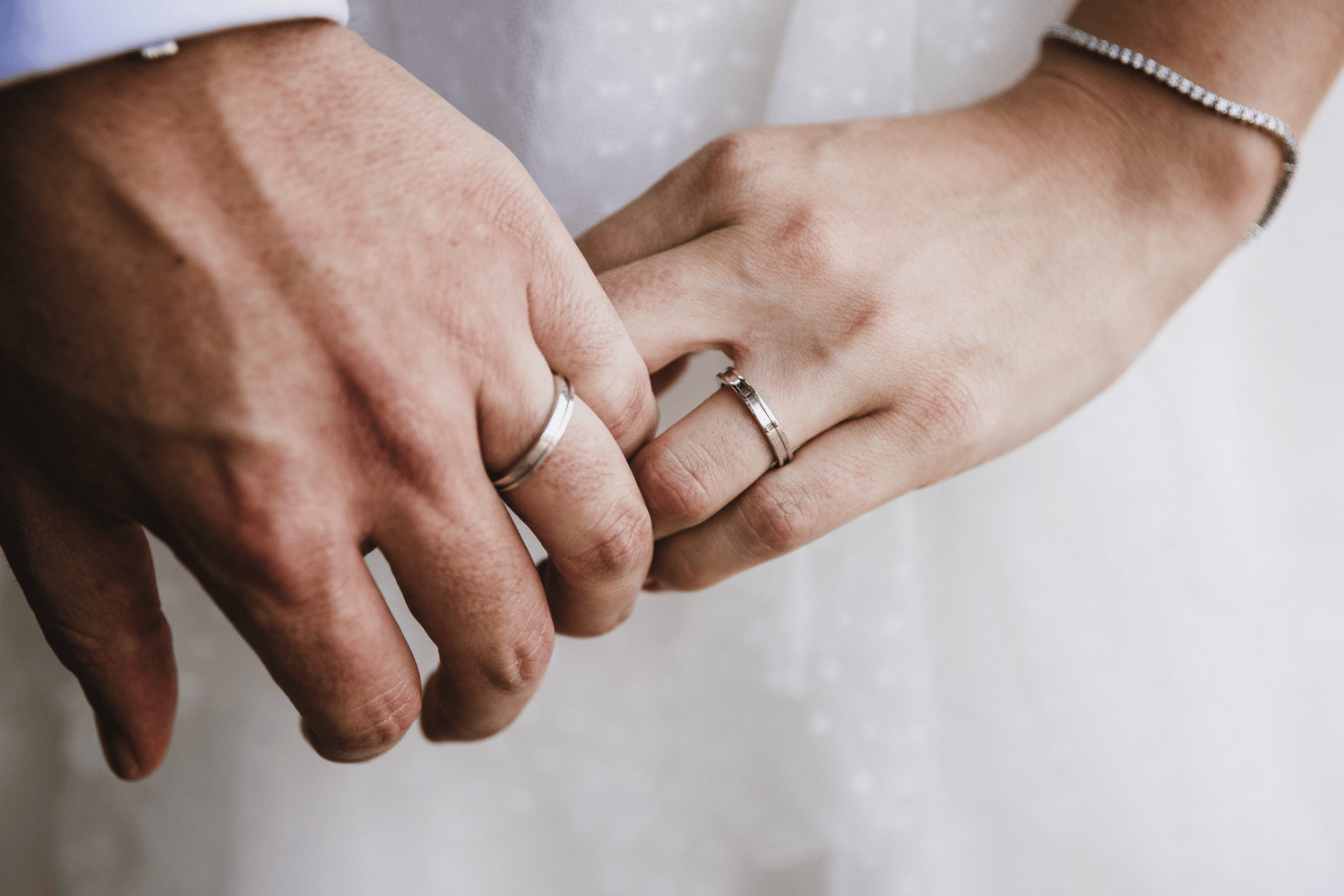 man swindled girlfriend