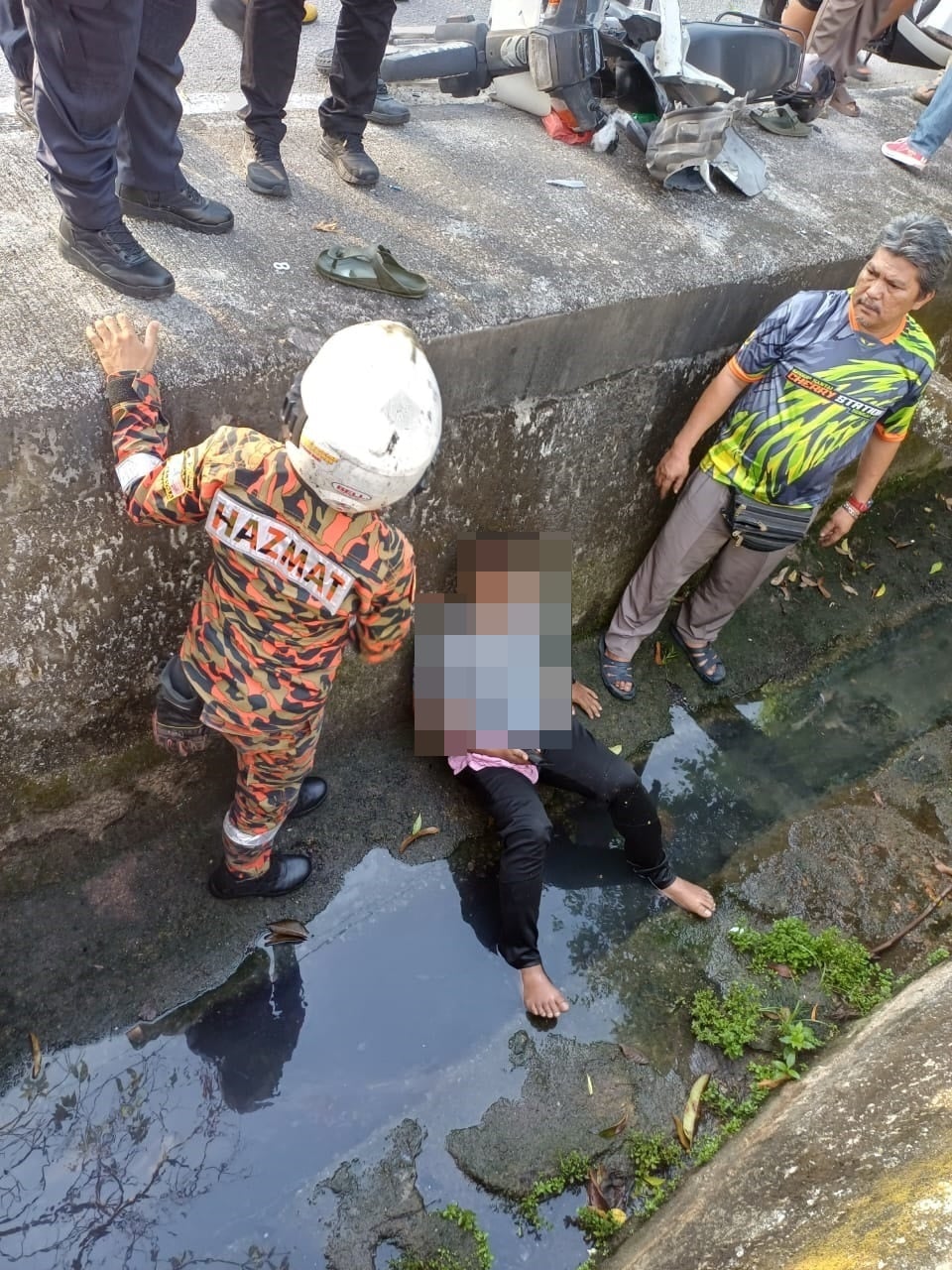 motorcycle ditch car overturns (4)