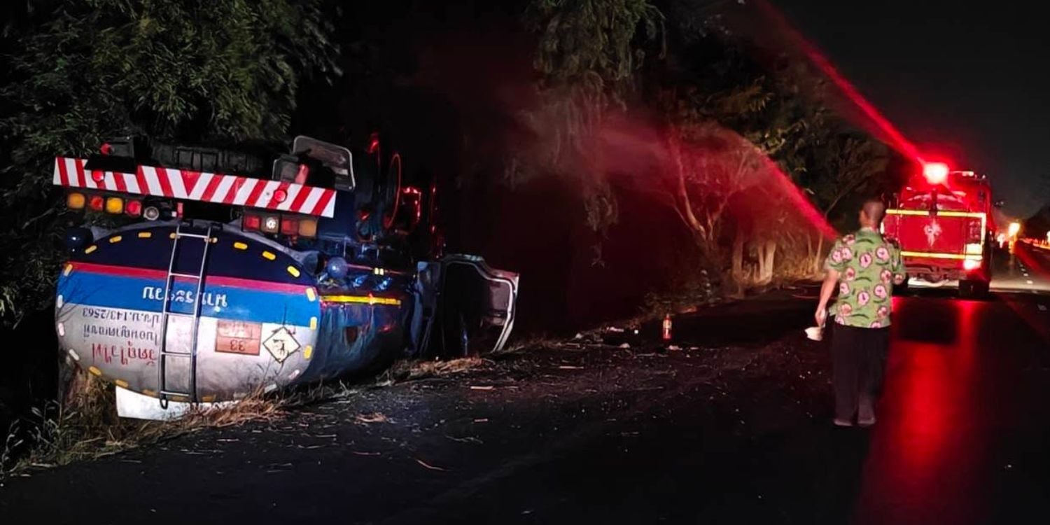 oil tanker overturns thailand