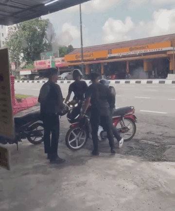 police officer pins suspect head (1)