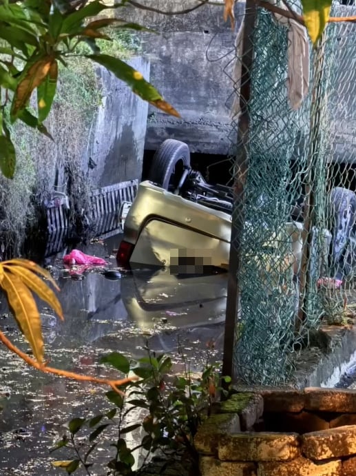 car rescue attempt drain