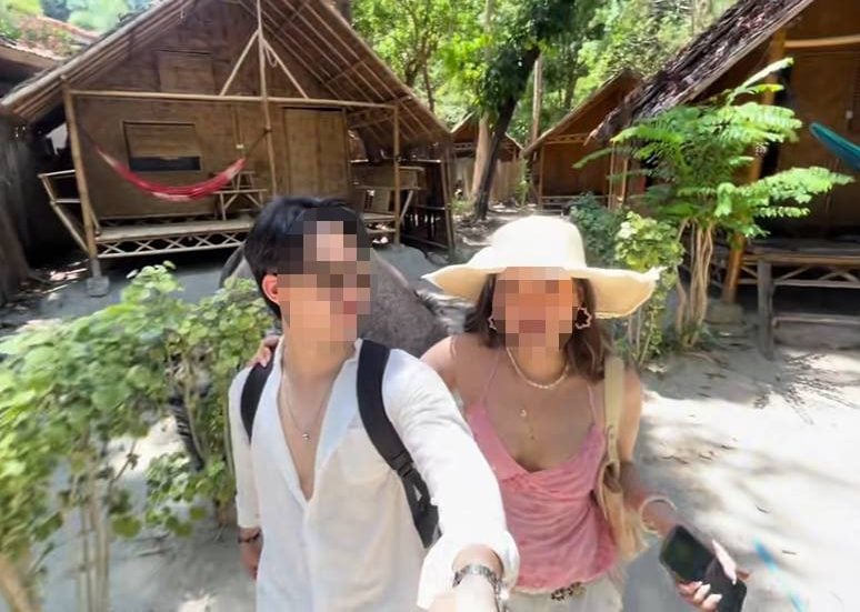 resort worker watched filmed undress (3)