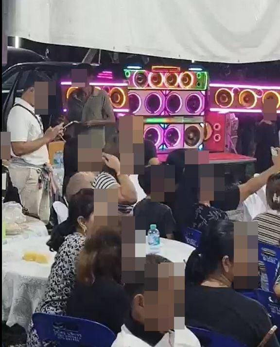 sexy dancers funeral thailand (1)